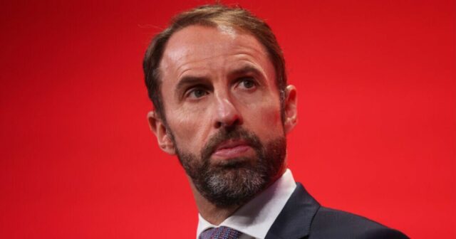 Gareth Southgate 'odkazuje na prácu “a mohol trénovať konkurenti v anglickom pohári futbalového športu

