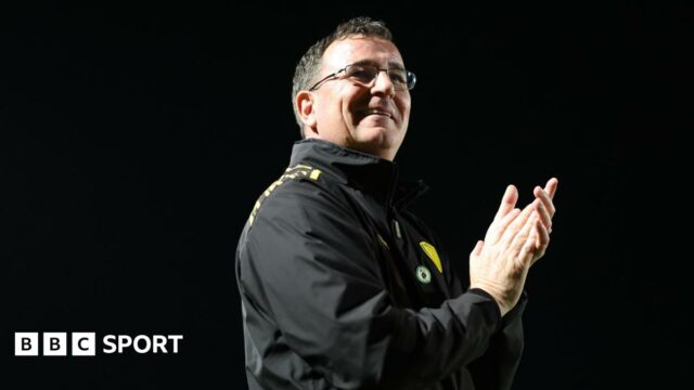 Burton boss Gary Bowyer applauding supporters