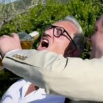 Gary Lineker a retrouvé son frère Wayne alors qu'ils boivent le cou et de la fête après la querelle