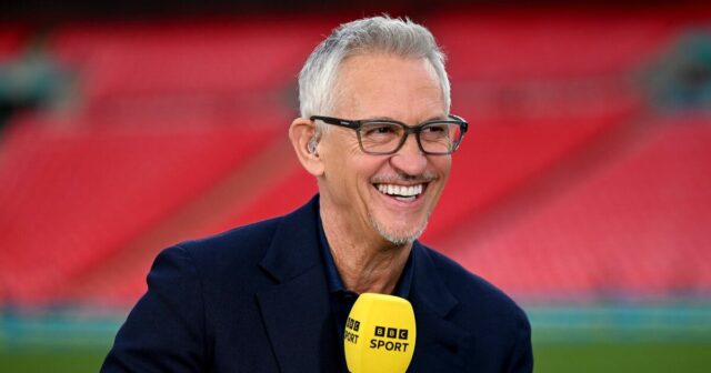 Gary Lineker pripomína, že BBC hviezda „Motd Work sa berie“ s vtipom na sekeru | Futbalový šport

