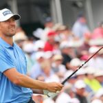 Golfista Victor Perez robí druhé miesto, kedy je otvorený otvor v jednom neďaleko Oakmont