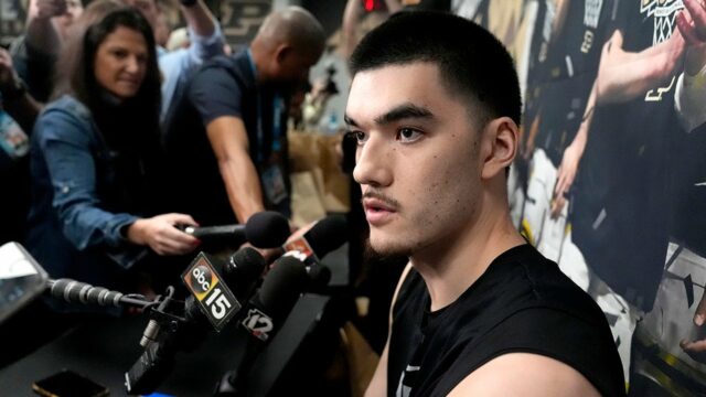 Grizzlies 'Zach Edey chytil jazdu 101 km / h v zóne 55 km / h, tvrdí polícia

