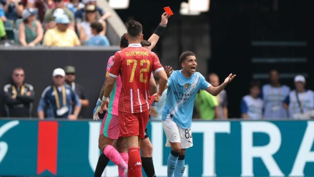 Guardiola ľutuje „zbytočne“ Lewis Red in Man City Win Win

