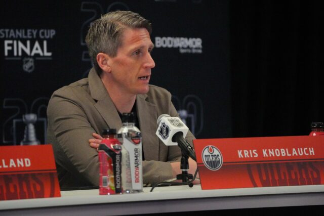 Kris Knoblauch a Edmonton Oilers majú iný prístup k tohtoročnému finále pohára - zdroj: Imagn