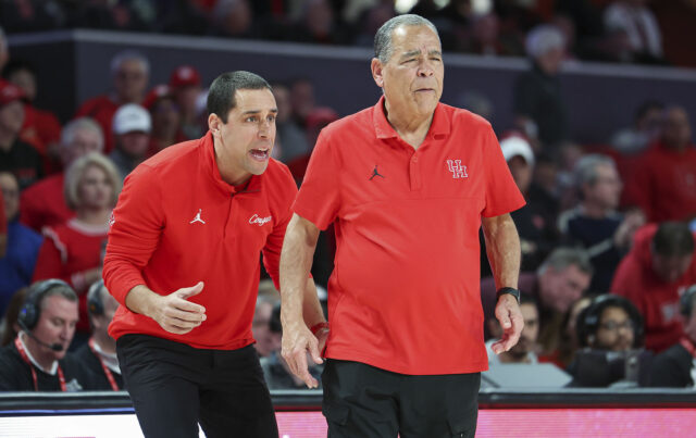 HC syn a asistent Kevin Sampson oslavuje svoj špeciálny deň s Houston Stars po tréningovom poli

