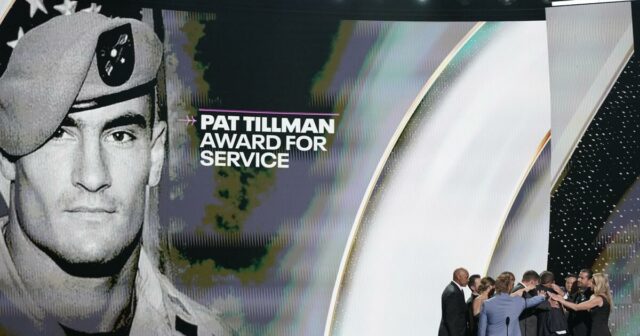 Hasiči v La County Pat Tillman Award v ESCSS

