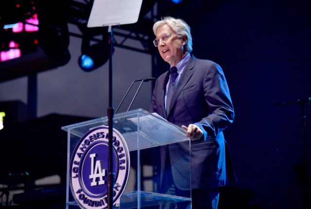 Nákup miliardára Marka Waltera za väčšinovú účasť v Los Angeles Lakers, ktorý si cení tím za miliardu, pridáva do svojho športového portfólia ďalší jasný majetok a mohol použiť ďalšie majstrovstvá NBA NBA Championship NBA.