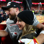 Hokej fanúšikovia v Taylor Swift a Travis Kelce sa zúčastnia hry 4 finále Stanley Cupu na Floride