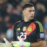Homme Utd Transfer News: Emi Martinez `` désespéré '' pour déménager alors que le club a déchiré Andre Onana