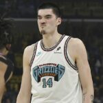 Zach Edeyle bol obvinený z zanedbávania po tom, čo ho policajti údajne chytili 101 km / h