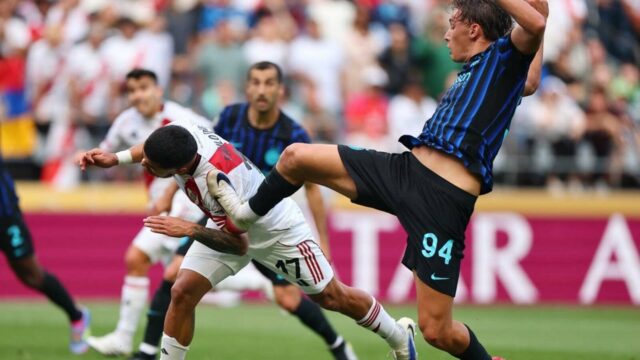 Inter Miláno slepý 9-mužský tekutý doska, najprv v skupine E End

