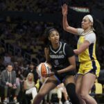 Iskry padajú na oblohu v Chicagu v deň, keď LA ctí Candace Parker