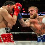 Jake Paul účinkuje Julio Cesar Chavez Jr., zlepšuje sa na 12-1