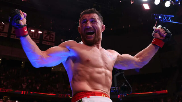7. júna 2025; Newark, New Jerseyerze, Spojené štáty americké; Merab DValishvili (Red Rukavice) bojuje s Sean O'Malley (modré rukavice) v bitke o titul Battle Titter počas UFC 316 v Prudential Center. Povinný kredit: Obrázky Vincent Carchietta-Imagn