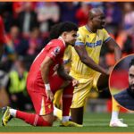 Jean-Philippe Mateta oslavuje s fanúšikmi Crystal Palace