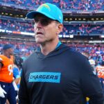 Jim Harbaugh pridal k žalobe nad hackerským škandálom bývalého asistenta trénera