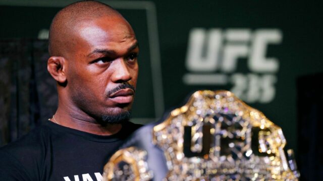 Jon Jones bude známy pre dve veci: byť skvelý a bojovať proti Tomovi Aspinallovi

