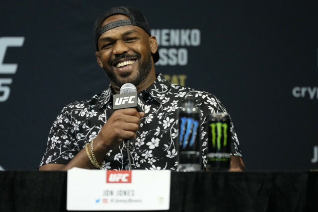Jon Jones ponúka aktualizáciu kryptomeny o združení titulov s ťažkou váhou

