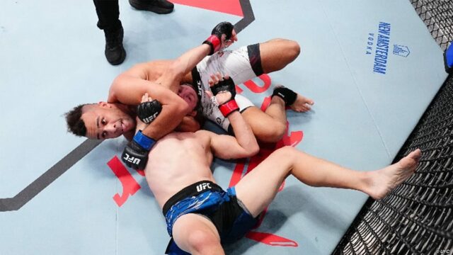 Jordan Leavitt dlaždice Kurt Holobaugh Out Cold

