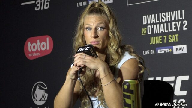 Kayla Harrison vyrobená s stopou UFC 316 Julianna Peña

