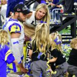 Kelly Stafford pripúšťa, že burinové ďasná z nej robia lepšiu rodičovku “