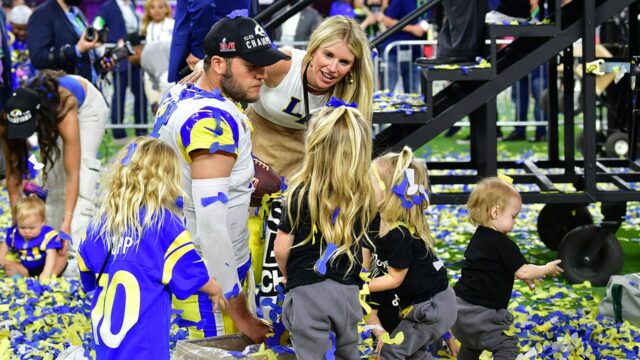 Kelly Stafford pripúšťa, že burinové ďasná z nej robia lepšiu rodičovku “


