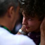 Andrea Kimi Antonelli so svojím otcom Marco Antonelli na sieti Miami počas sprintu. Zdroj: Getty