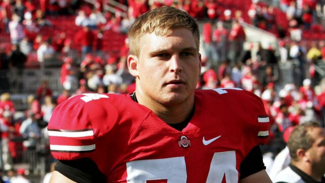 Kirk Barton, bývalý hráč v štáte Ohio a NFL, obvinený zo smrteľnej havárie Ohio


