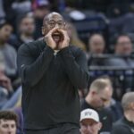 Hlavný tréner Mike Brown Sacramento Kings NBA