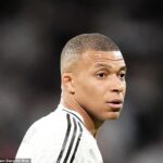Mbappe opustil svoj klub v prvej hre majstrovstiev sveta kvôli akútnemu gastroenteritu