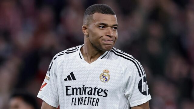 Madrid, Španielsko - 16. apríla: Kylian Mbappe 'z Real Madrid vyzerajú počas Ligy majstrov UEFA 2024/25 štvrťroku zápasu druhej nohy medzi Real Madrid CF a Arsenal FC v Estadio Santiago Bernabeu 16. apríla 2025 v Madride v Španielsku. (Fotografie podľa obrázkových fotografií Agentúra/Getty Images)