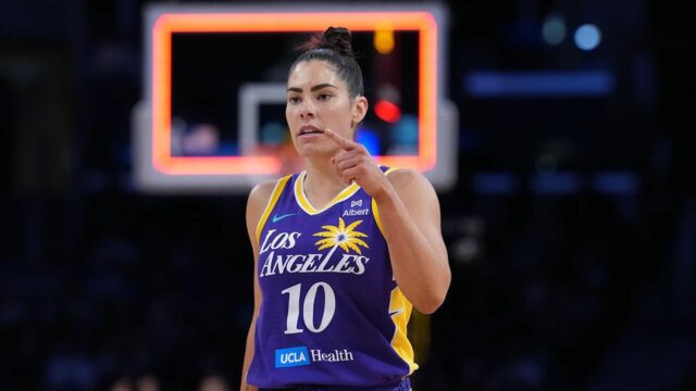 La Sparks 'Kelsey Plum hovorí, že WNBA je „absurdná“

