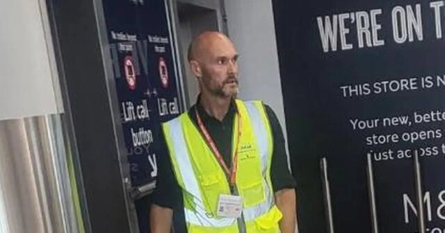 L'ancien directeur du Championhip travaille désormais à l'aéroport pendant son congé de jardinage après le licenciement
