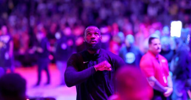 LeBron James uplatňuje svoju voľbu hráča, uvádza záznam NBA

