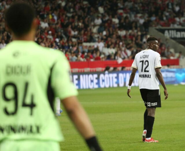 Leeds Target Amadou Koné neďaleko Neom Move

