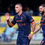 Leeds United dohoda o nebezpečenstve kvôli váhaniu útočníka