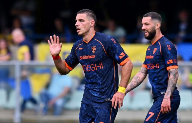 Leeds United dohoda o nebezpečenstve kvôli váhaniu útočníka

