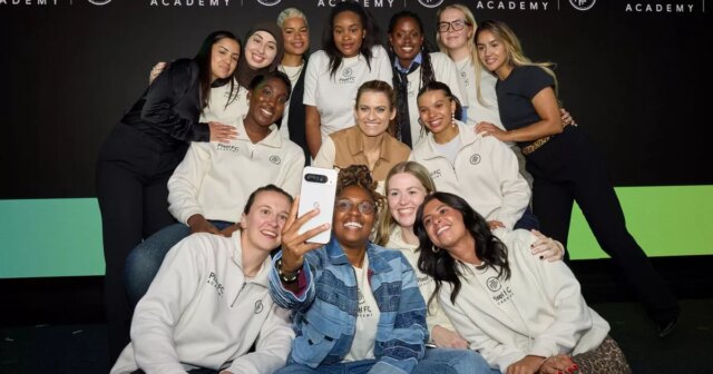 Legendy Lionesses inšpirovali ďalšiu generáciu ženských športových médií pri dokončení akadémie Pixel FC Academy