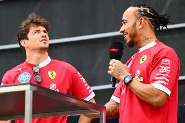 Lewis Hamilton sa môže pochváliť tým, že Ferrariho spoluhráč Charles Leclerc možno porazil

