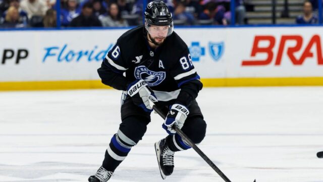 Lightnin's Nikita Kucherov vyhral druhý Ted Lindsay

