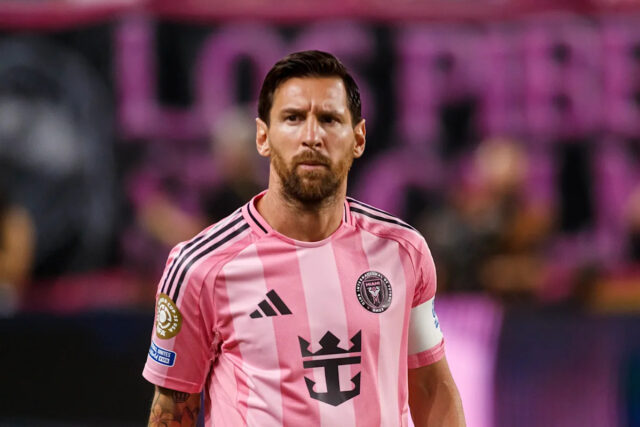 Miami Gardens, Florida - 23. júna: Lionel Messi z Inter Miami CF vyzerá v klube FIFA v Miami a Palmeiras 23. júna 2025 v Miami Gardens, Spojené štáty americké. (Fotografie Martín Fonseca / Eurasia Sports Images / Getty Images)