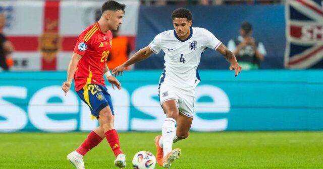 Liverpool Transfer News: `` Détails finaux d'accord '' alors qu'Arne Slot regarde une nouvelle étoile de 70 millions de livres sterling
