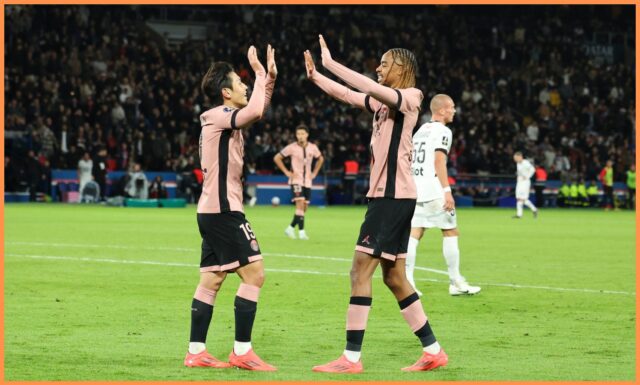 Bradley Barcola de Psg v akcii proti Manchester City
