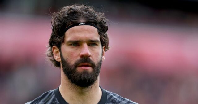 Liverpool „Získajte prístup Alisson Transfer“, pretože brankár premýšľa o pohybovom futbalovom športe

