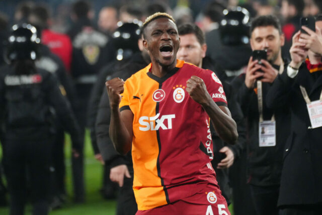 Liverpool „uvažovanie“ presťahovať sa na podpísanie, aby ste podpísali, aby ste podpísali 400 000 GBP za-weeks-SPAPIER-