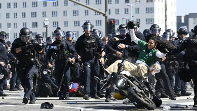 Los Angeles Riot and Protests dal nejaké NFL -Kaliber -Tackles: Look

