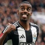 Magpies Fire, potom vymazať, presun ISAK na Jibi Limple v sociálnych médiách