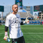 1. jún, 2025; Seattle, Washington, Spojené štáty americké; Seattle Sounders FC Goalkeman Stefan Frei (24) urobil tričko na ochranu klubových slov FIFA, keď sa zúčastňujete na zahrievania Minnesoty proti Minnesota Field. Požadovaný kredit: Joe Nicholson-Imag Animas Imag