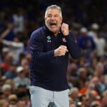Tréner Auburn Bruce Pearl zdieľal sociálne médiá s podporou Trumpovho iránskeho útoku