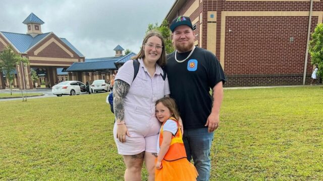 Mama June Star Josh Efird víta dievča s priateľkou mesiace po jej tekvicovej divízii

